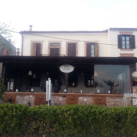 Aliye Hanim Ayvalik Luaran gambar