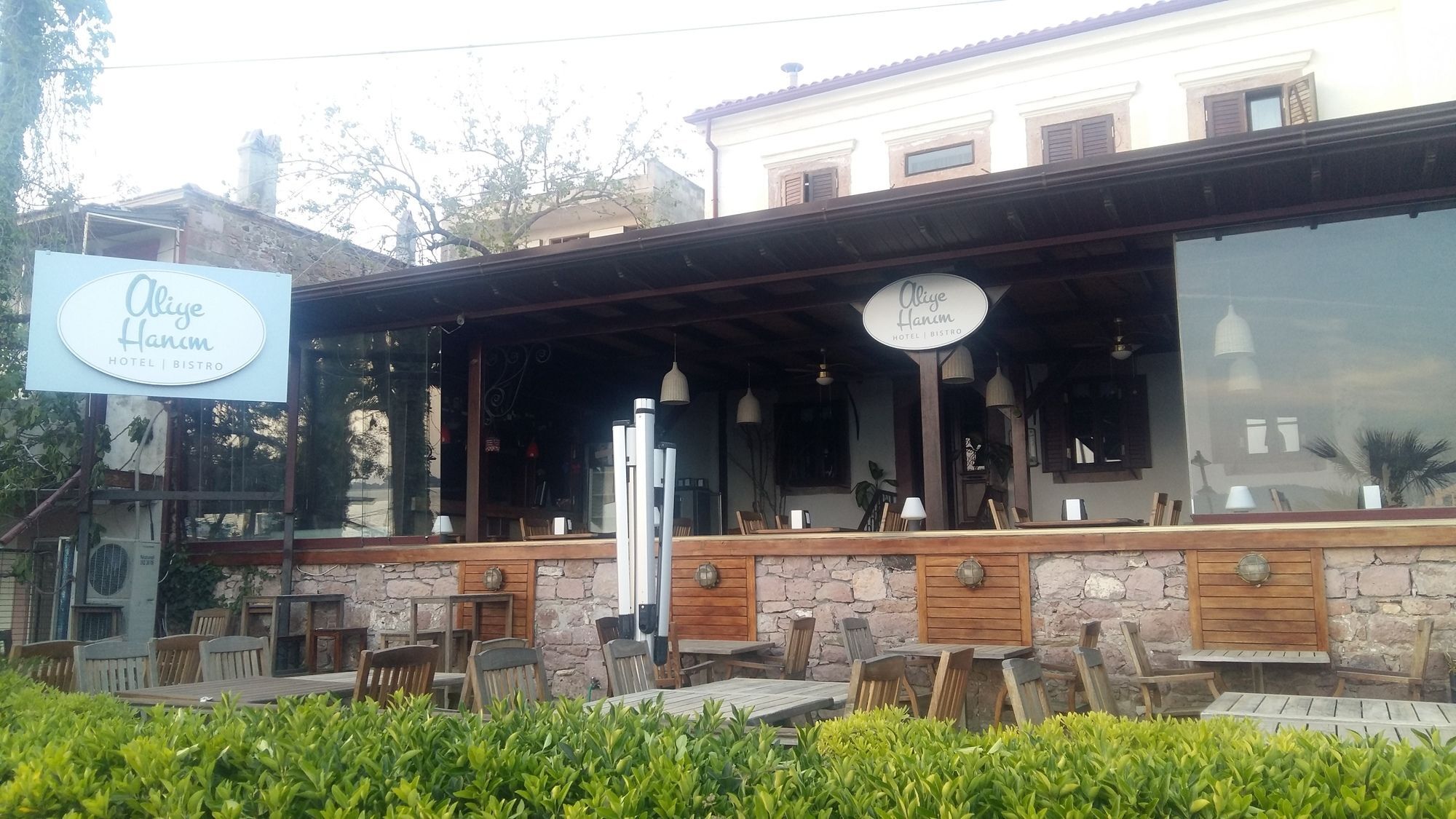 Aliye Hanim Ayvalik Luaran gambar
